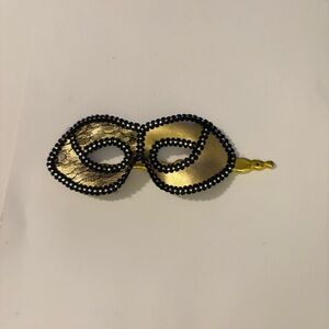 Black and gold masquerade mask with beaded handle #masquerade #party
#glamour